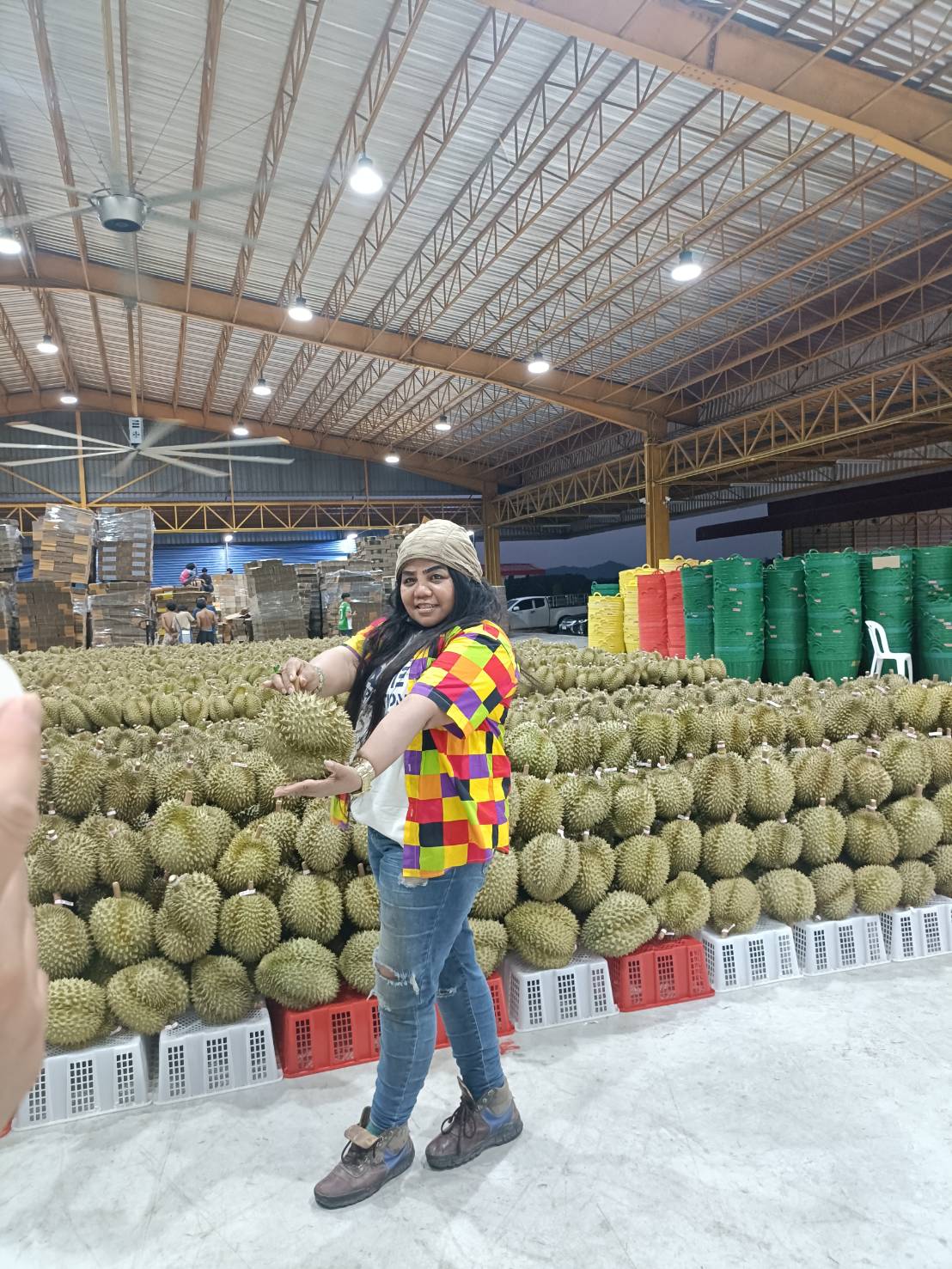 ลานจัดเก็บและลำเลียงสินค้าส่งออก